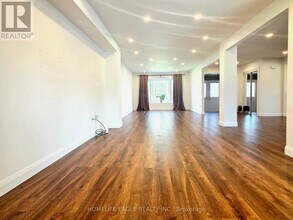 366 Waratah Ave in Newmarket, ON - Building Photo - Building Photo