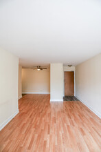 561 W Cornelia Ave, Unit #481 in Chicago, IL - Building Photo - Building Photo