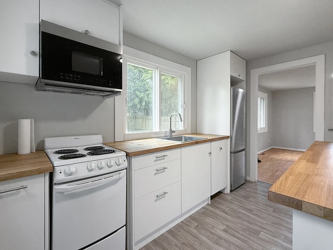 12060 10th Ave S in Burien, WA - Building Photo - Building Photo