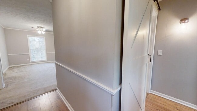 Spacious Home Conveniently Located close t in Auburn, AL - Foto de edificio - Building Photo