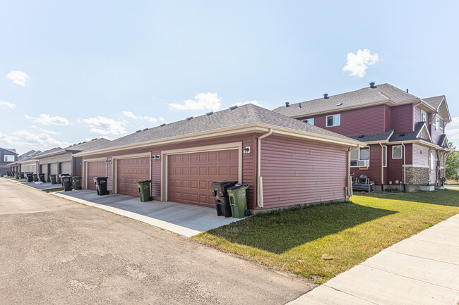 1149 Keswick Dr SW in Edmonton, AB - Building Photo - Building Photo