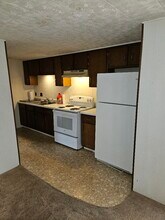 70 Elm St, Unit 70 #2 in Southbridge, MA - Building Photo - Building Photo