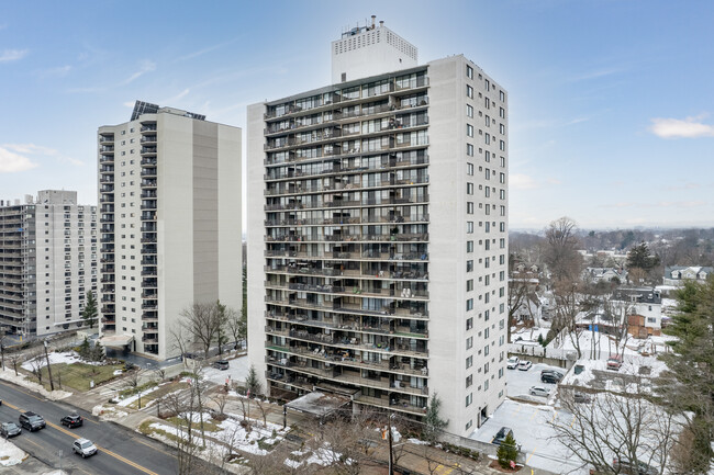 The Bristol House Condominiums in Hackensack, NJ - Foto de edificio - Building Photo