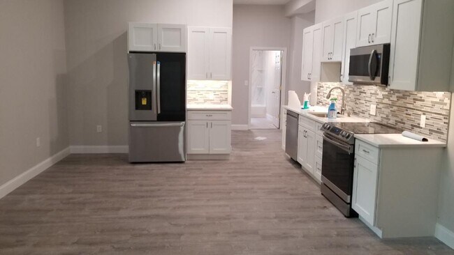 415 Washington St, Unit B in Brookline, MA - Building Photo - Building Photo