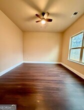 1985 Boatswain Dr in Hampton, GA - Foto de edificio - Building Photo