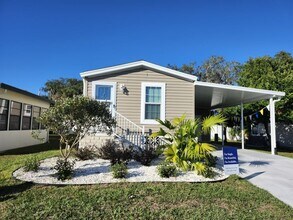 43 Lake Griffin Dr in Fruitland Park, FL - Building Photo - Building Photo