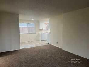 803 9th St NW, Unit 803 in Puyallup, WA - Building Photo - Building Photo