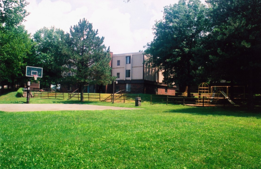 Chestnut Hill in Morgantown, WV - Building Photo