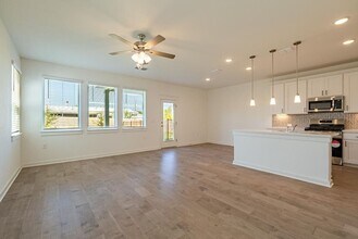 7400 Sparkling Light Dr in Del Valle, TX - Building Photo - Building Photo