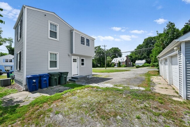 232 Hillside Ave in Bridgeport, CT - Building Photo - Building Photo