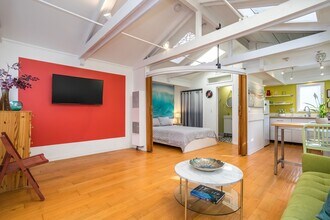 702 Angelus Pl in Los Angeles, CA - Building Photo - Building Photo