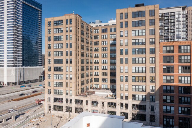 Haberdasher Square Lofts in Chicago, IL - Building Photo - Building Photo