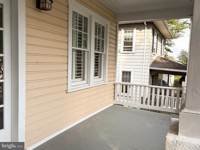 property at 27 W Wyatt Ave