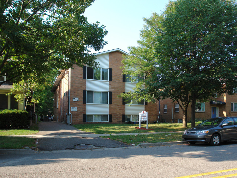 927 W. Shiawassee St. #2-12 in Lansing, MI - Foto de edificio