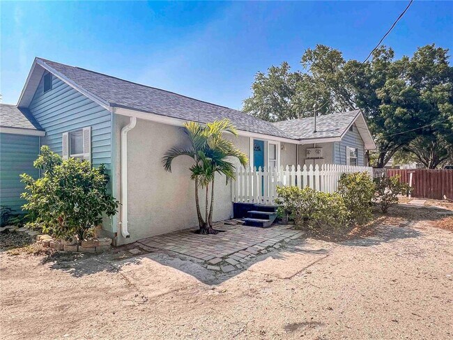 2137 Roselawn St in Sarasota, FL - Building Photo - Building Photo