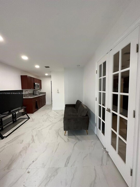 2320 SW 44th St in Fort Lauderdale, FL - Building Photo