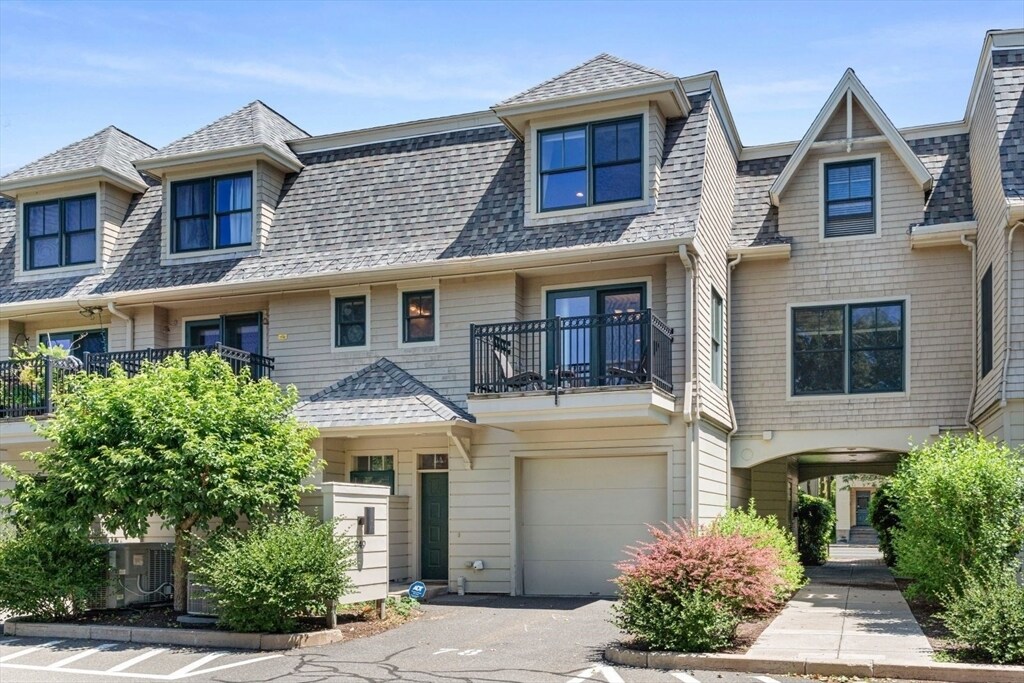 249 Cypress St in Brookline, MA - Foto de edificio