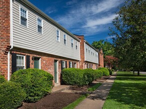 Highland Townhouses in Highland Springs, VA - Building Photo - Building Photo