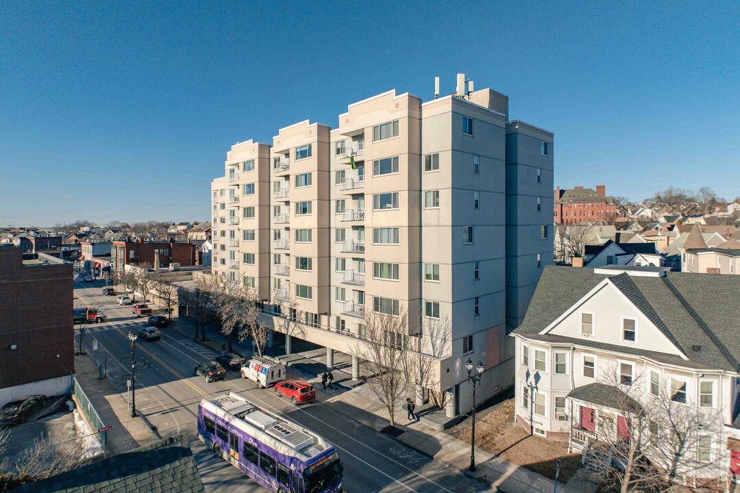 Park Plaza Condominiums in Everett, MA - Building Photo