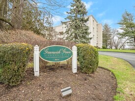 1525 E Putnam Ave, Unit 407 in Old Greenwich, CT - Building Photo