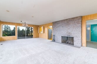 840 SW Englewood Dr in Lake Oswego, OR - Foto de edificio - Building Photo