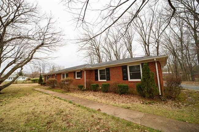 112 Stone Mountain Rd in Clarksville, TN - Building Photo - Building Photo