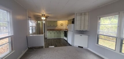10947 S Dalzell Rd in Traverse City, MI - Building Photo - Building Photo