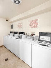 Pacific Rosemead Apartments in San Gabriel, CA - Foto de edificio - Building Photo