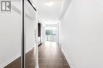 4130 Parkside Village Dr in Mississauga, ON - Building Photo - Building Photo