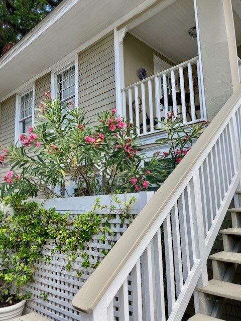 1010 E Victory Dr in Savannah, GA - Building Photo