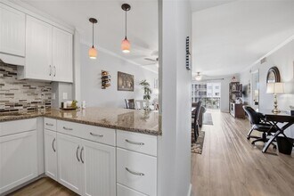 1600 1st Ave W, Unit 304A in Bradenton, FL - Foto de edificio - Building Photo