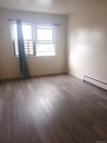 84-03 Chapin Pkwy in Queens, NY - Building Photo