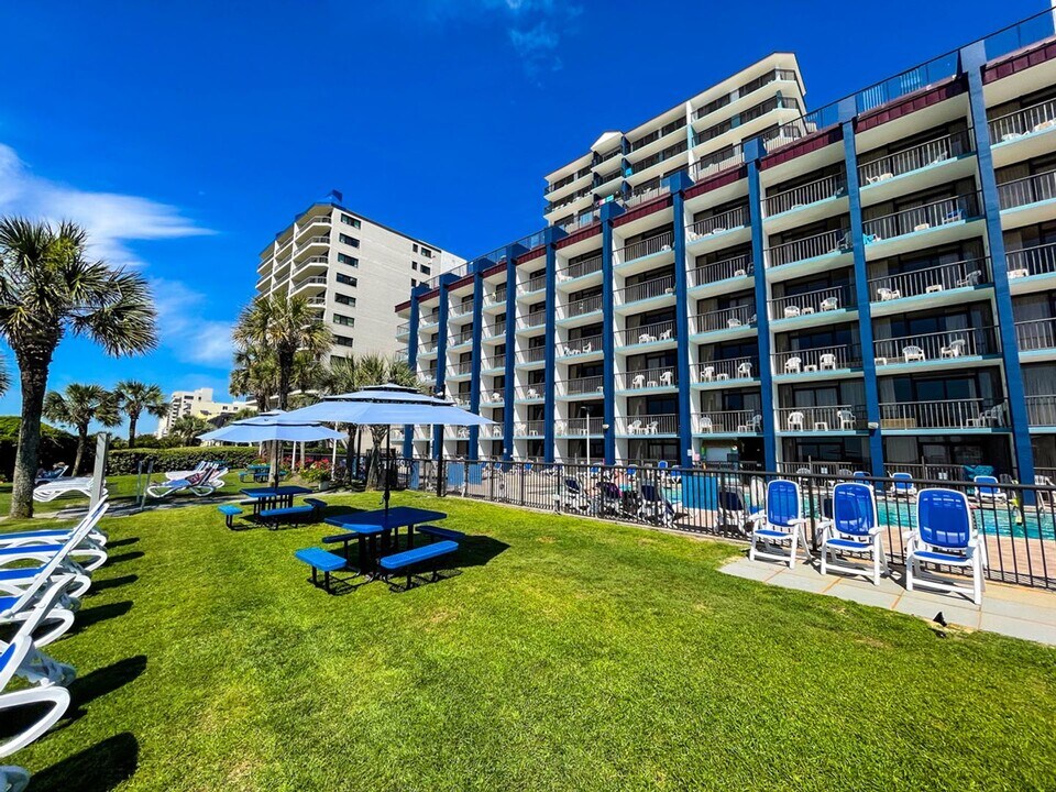 201 77th Ave N in Myrtle Beach, SC - Building Photo