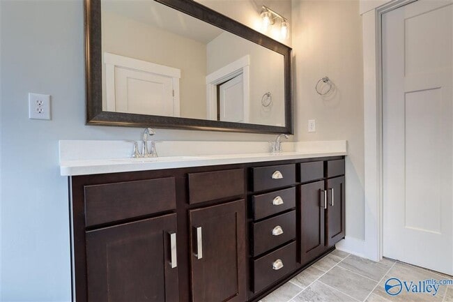 15626 Ironcrest Drive NW in Harvest, AL - Building Photo - Building Photo