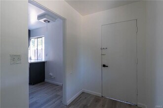 17955 Cantara St in Los Angeles, CA - Building Photo - Building Photo