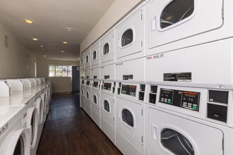 Park On Virginia in Reno, NV - Building Photo - Building Photo