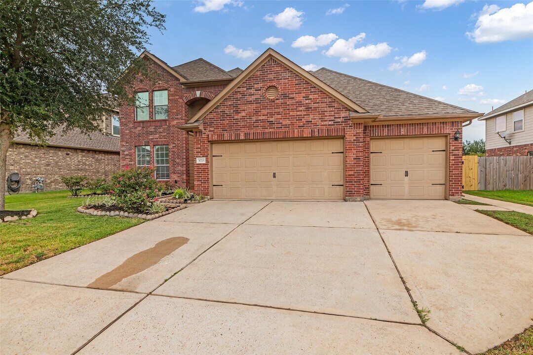 30715 Legends Ridge Dr in Spring, TX - Foto de edificio