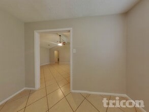 4523 Mossygate Dr in Spring, TX - Foto de edificio - Building Photo