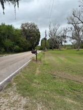 333 Co Rd 720 in Sweeny, TX - Foto de edificio - Building Photo