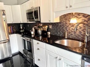 9 F Riverview Dr in East Windsor, CT - Foto de edificio - Building Photo