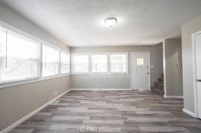 6276 Eastgate Ave in Indianapolis, IN - Foto de edificio - Building Photo