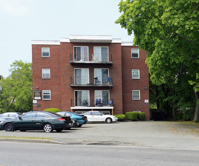 352 Main St in Reading, MA - Foto de edificio - Building Photo