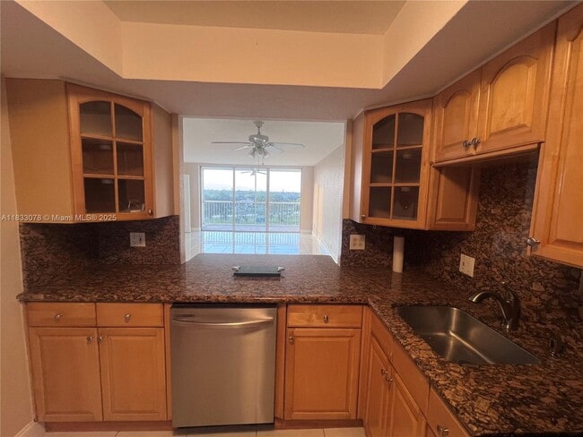 3080 N Course Dr in Pompano Beach, FL - Building Photo - Building Photo