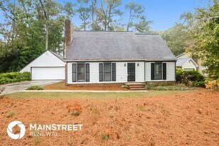 3103 Skyland Dr in Snellville, GA - Building Photo