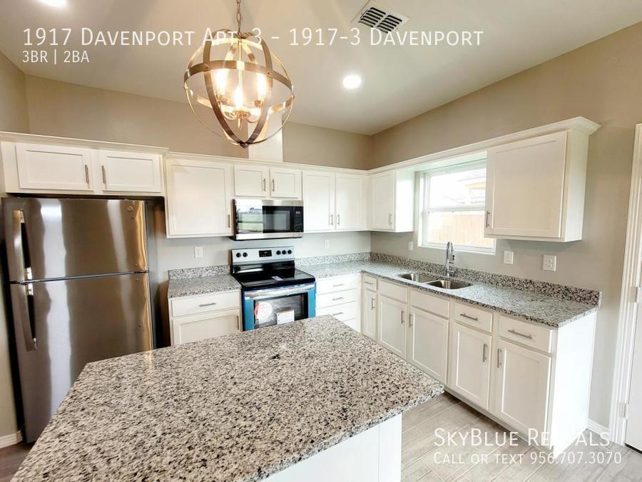 1917 Davenport St in Weslaco, TX - Building Photo