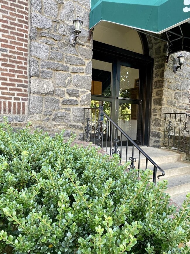 property at 6 West Ave