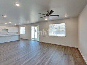 9725 W Luxton Ln in Tolleson, AZ - Building Photo - Building Photo
