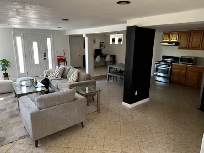 3280 Morcom Ave, Unit B in Oakland, CA - Foto de edificio - Building Photo