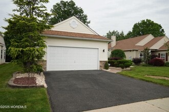 185 Valencia Dr in Monroe Township, NJ - Building Photo - Building Photo