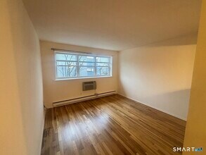 637 Cove Rd in Stamford, CT - Foto de edificio - Building Photo